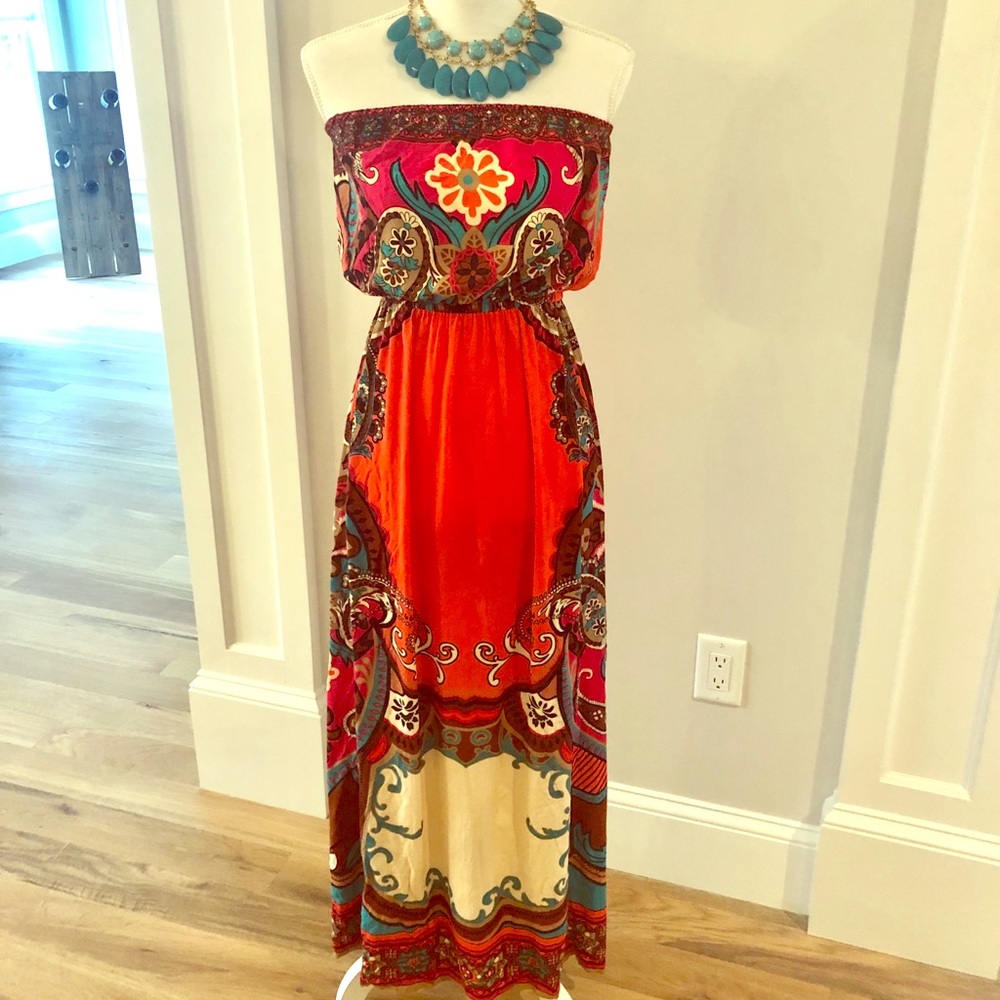 Forever 21 Maxi dress with matching necklace!